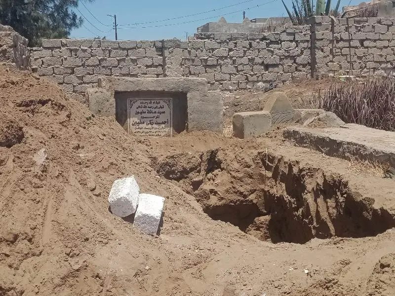 رحيل عبد العزيز مخيون.. الآلاف من المحبين في الوداع الأخير - 2026 639167166058621702 862 1