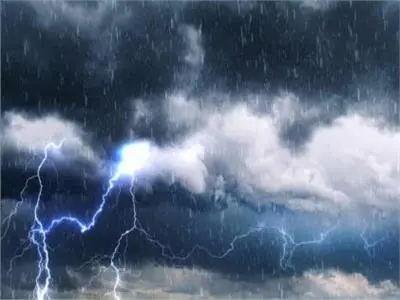 تحذير من 5 ظواهر جوية تضرب البلاد اليوم.. صواعق رعدية وأمطار شديدة في هذه الأماكن