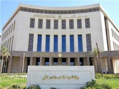 بعد غلق باب التظلمات.. التعليم توضح إجراءات فحص كراسات إجابات الثانوية العامة