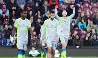 مانشستر سيتي يهزم بيرنلي ويعتلي صدارة الدوري الإنجليزي