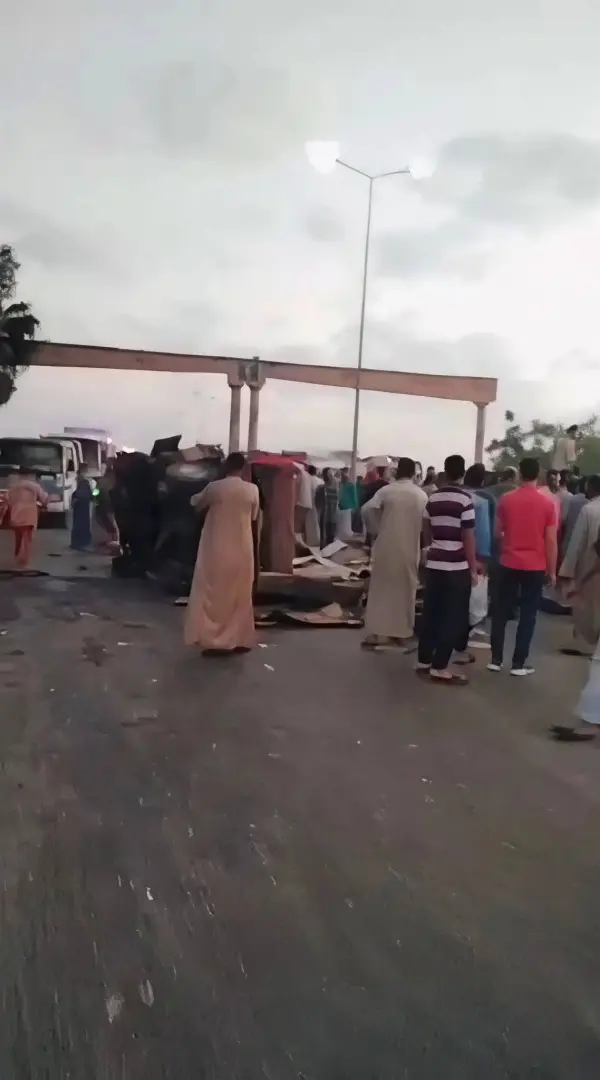 أرواح العمال في مواجهة لقمة العيش.. مصرع شخصين وإصابة 17 في حادث انقلاب بالمنوفية - 228099