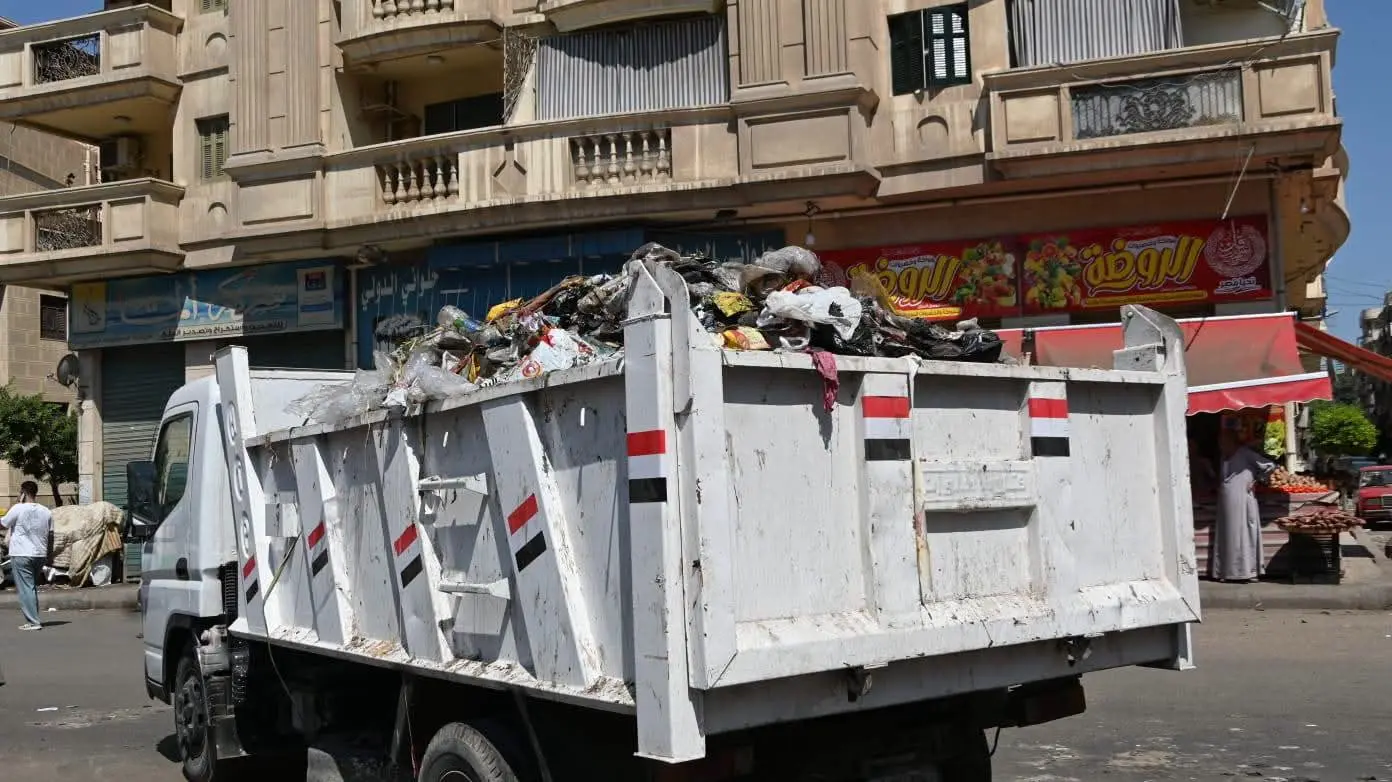 محافظ البحيرة توجه بتكثيف حملات النظافة ورفع الإشغالات بشوارع دمنهور - 230318