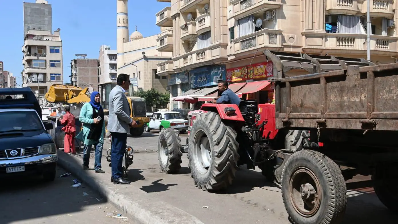 محافظ البحيرة توجه بتكثيف حملات النظافة ورفع الإشغالات بشوارع دمنهور - 230319