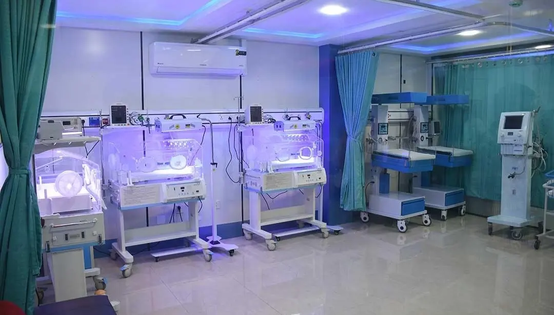 حين عجزت الأبواب الصغيرة عن حماية أصحابها.. 14 رضيعًا ضحايا حريق مستشفى باكستاني - 233611