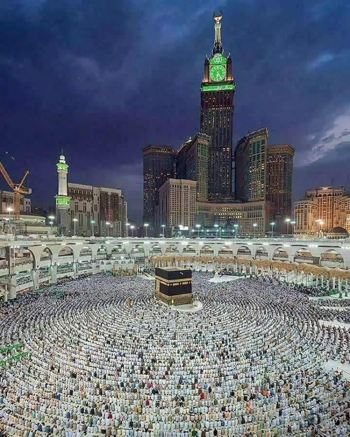 صاعقة تضرب برج الساعة بمكة.. لماذا يتكرر المشهد مع كل عاصفة؟ - 234738