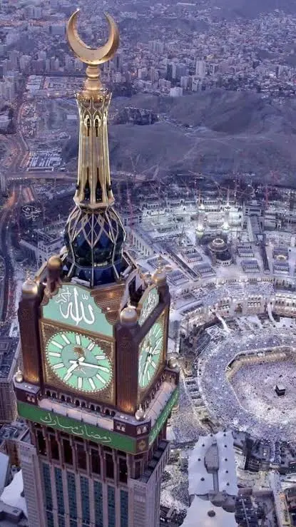 صاعقة تضرب برج الساعة بمكة.. لماذا يتكرر المشهد مع كل عاصفة؟ - 234739
