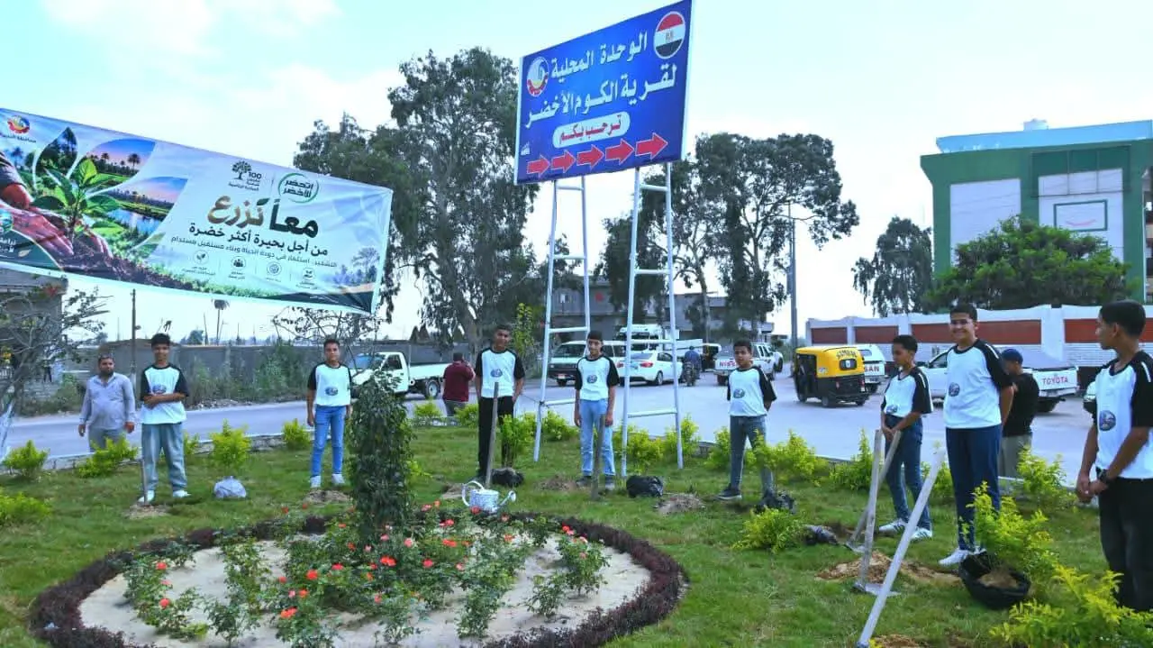 محافظ البحيرة تتابع أعمال التشجير بقرية الكوم الأخضر ضمن مبادرة «معًا نزرع» - 259464