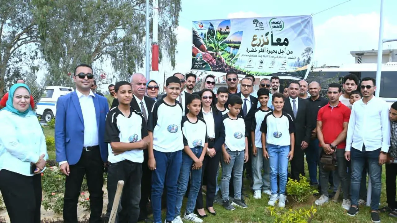 محافظ البحيرة تتابع أعمال التشجير بقرية الكوم الأخضر ضمن مبادرة «معًا نزرع» - 259467