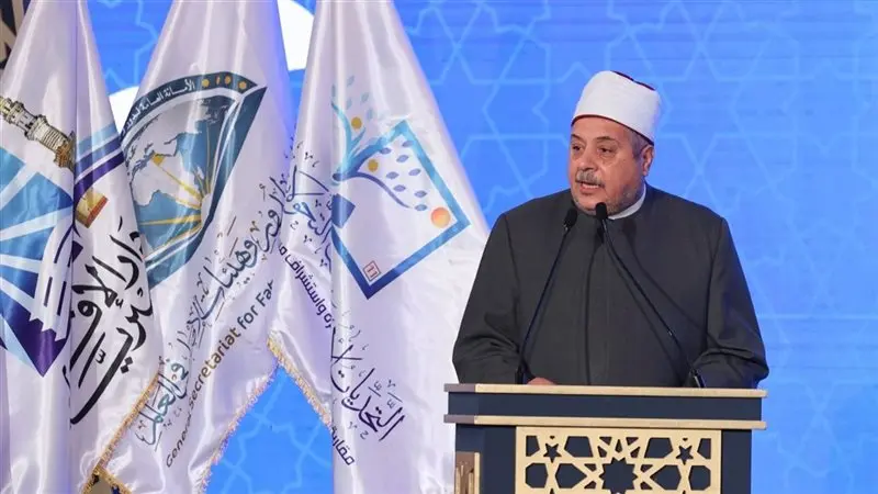 بعد خطأه في تلاوة القرآن بمؤتمر الإفتاء.. الأزهر يوضح طبيعة منصب أيمن عبد الغني