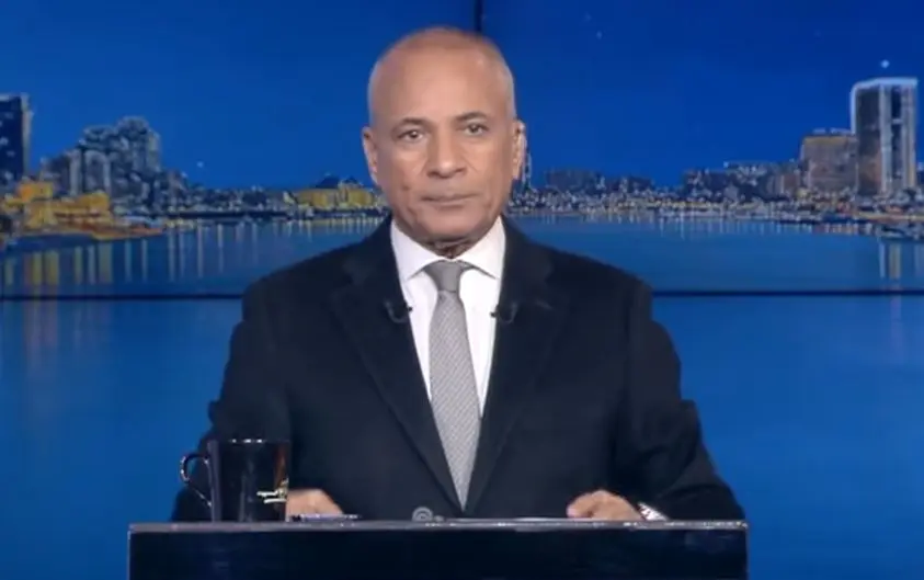 أحمد موسى نقلا عن وزير البترول: لا أزمة في السولار أو البنزين والغاز بسبب الحرب.. والوضع مطمئن تماما
