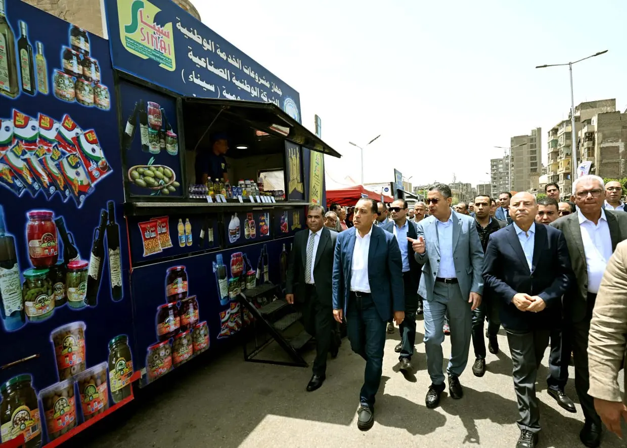 رئيس الوزراء يتفقد معرض «أهلًا بالعيد» في منطقة الجمالية