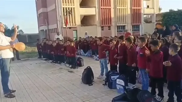 التحقيق مع مدير مدرسة بكفر الشيخ بسبب ارتدائه «شبشب» أثناء طابور الصباح