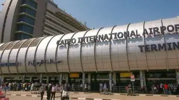 المصرية للمطارات تنفي حظر استخدام الكراتين