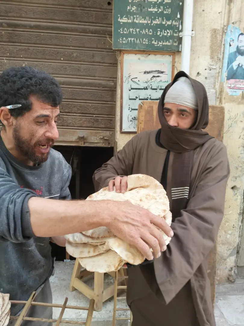 بـ "الجلابية" البلدي.. مفتش تموين يخترق طوابير الخبز في إيتاي البارود ويسقط المخالفين - 5824ea4d ff7a 4777 b2e8 77494c70aa24