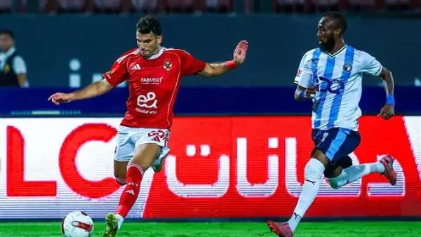 صافرة ألمانية وإسبانية للقمة.. الكشف عن "طاقم تحكيم مباراة الأهلي وبيراميدز" والزمالك