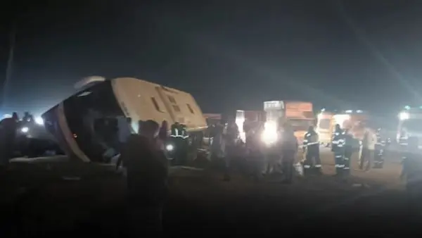 مصرع 4 أشخاص وإصابة 61 في 3 حوادث تصادم متتالية بالطريق الصحراوي الشرقي بالمنيا