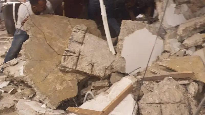 مصرع شخص وإصابة آخر إثر انهيار سقف عقار بالمحلة الكبرى