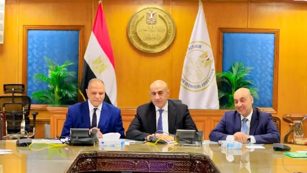 الثانوية العامة 2026.. وزير التعليم يتابع وصول صناديق أوراق أسئلة وكراسات إجابة امتحانات
