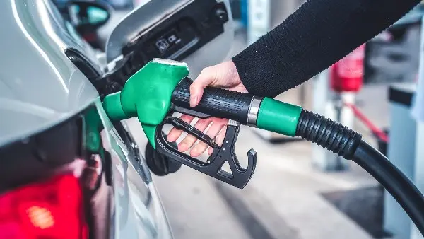 بعد تحريك أسعار البنزين والسولار.. بيان هام من التموين بشأن سعر رغيف العيش