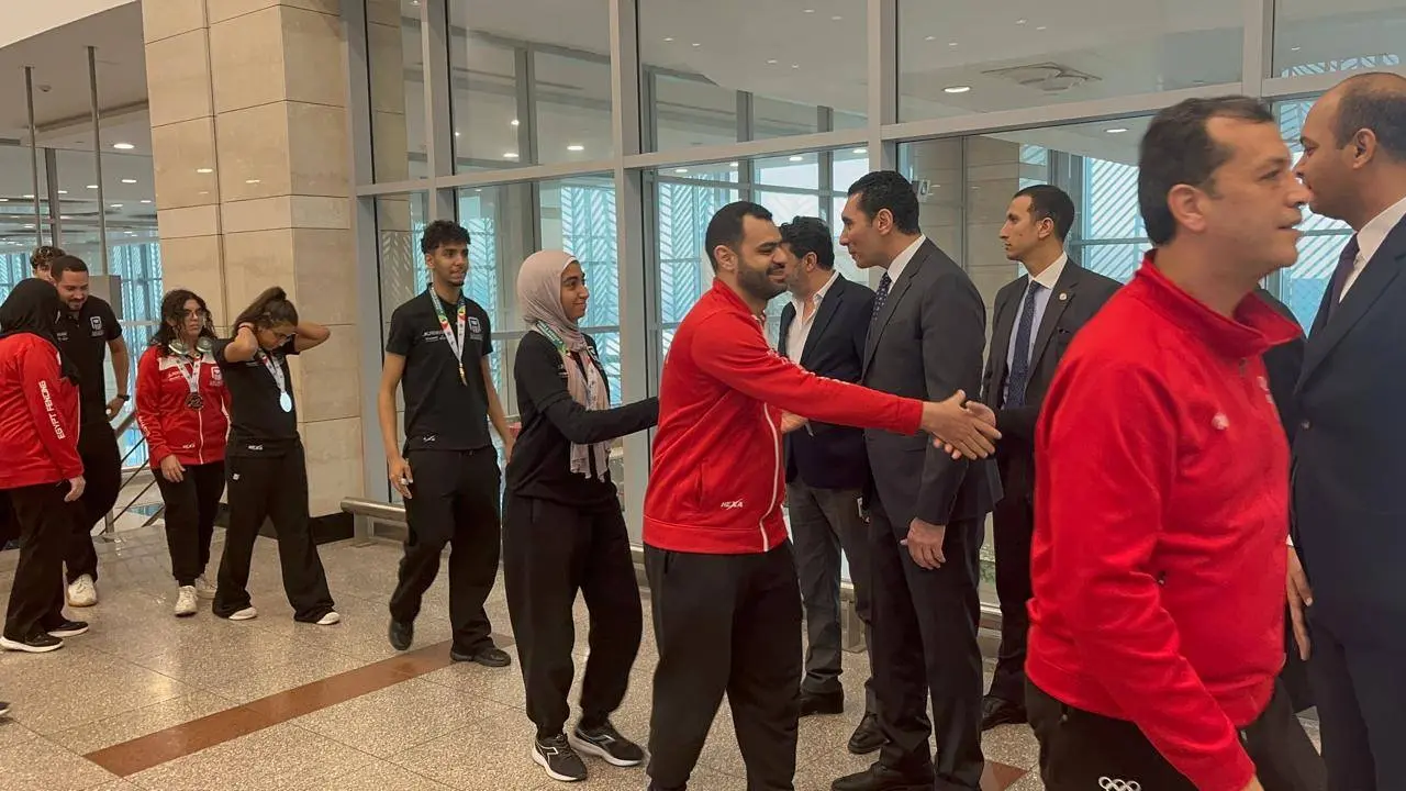وزير الشباب والرياضة يستقبل منتخب مصر للسلاح بعد تصدره بطولة أفريقيا بـ42 ميدالية في السنغال