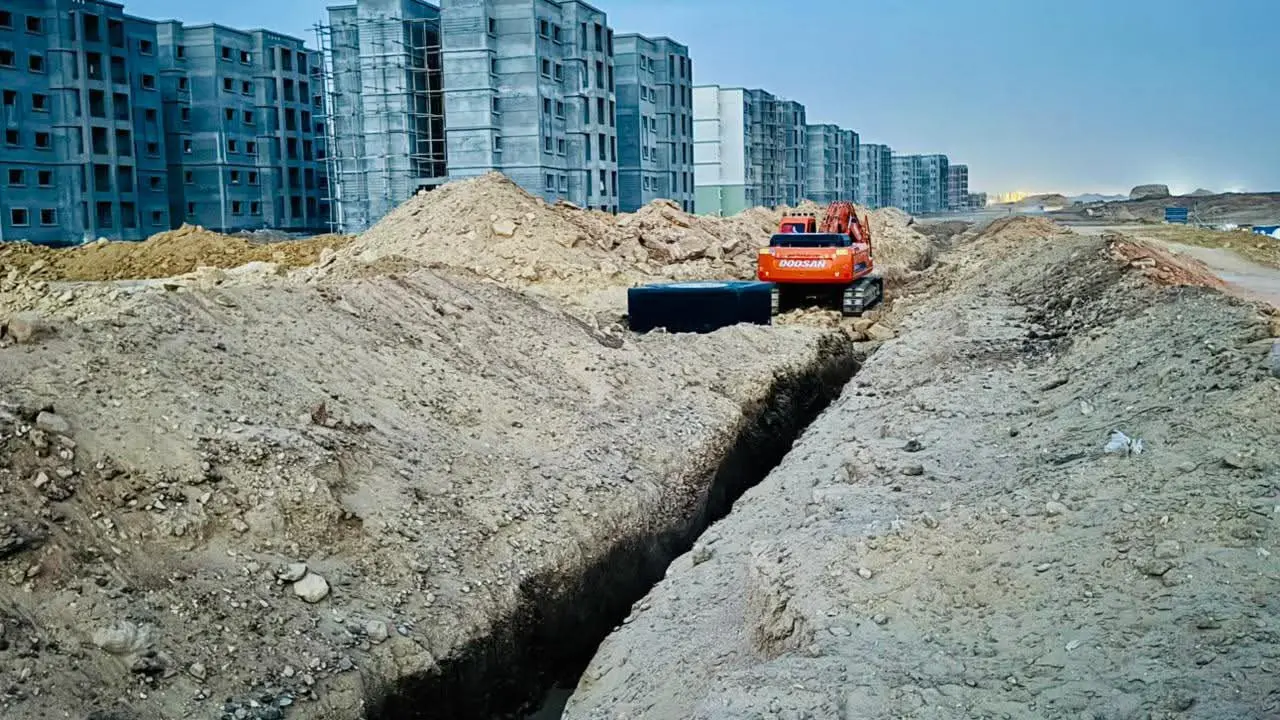 وزيرة الإسكان تتابع موقف المشروعات الخدمية والسكنية بمدينة العبور الجديدة - 643371974 1276585457936647 7629850594511723360 n
