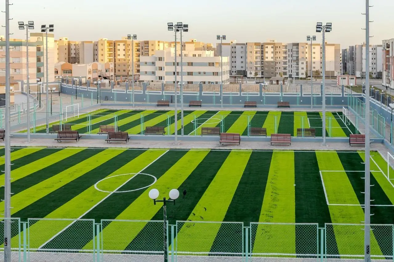 وزيرة الإسكان تتابع موقف المشروعات الخدمية والسكنية بمدينة العبور الجديدة - 644256511 1276585451269981 5108599350280274290 n