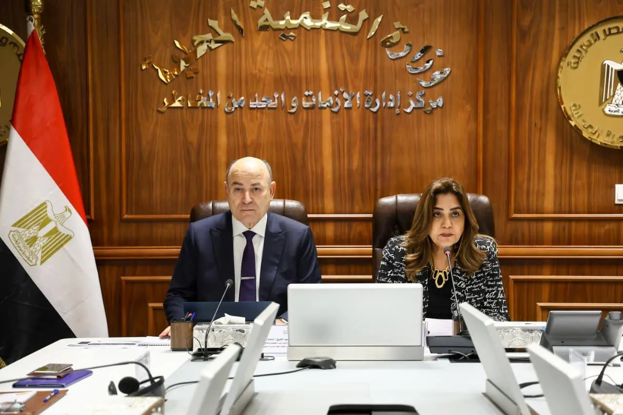 وزيرة التنمية المحلية: الإسراع بإجراءات التقنين وتسليم العقود النهائية للمواطنين