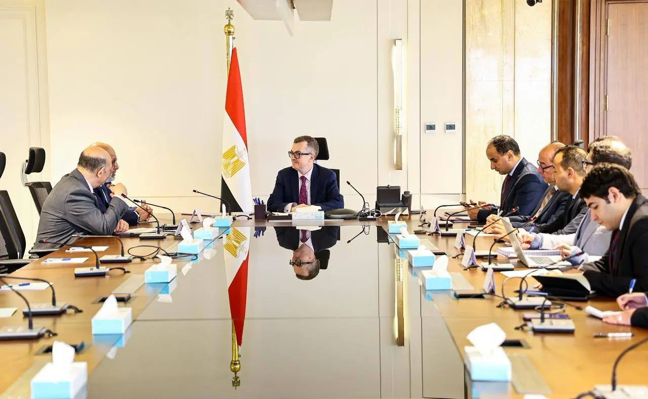 وزير التخطيط يبحث مع البنك الدولي تعميق الشراكة الاستراتيجية ودعم برامج التنمية المحلية