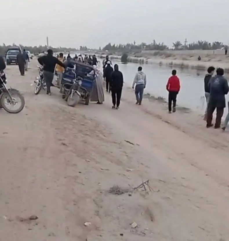 انتشال جثتي أب وابنته بعد حادث غرق تروسيكل بالبحيرة