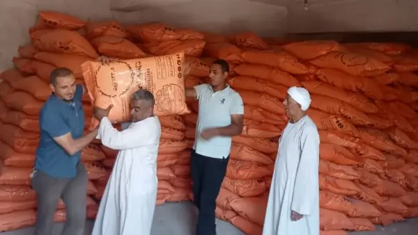 الحكومة تحسم الجدل حول تقليص حصة الأسمدة المدعمة للمزارعين