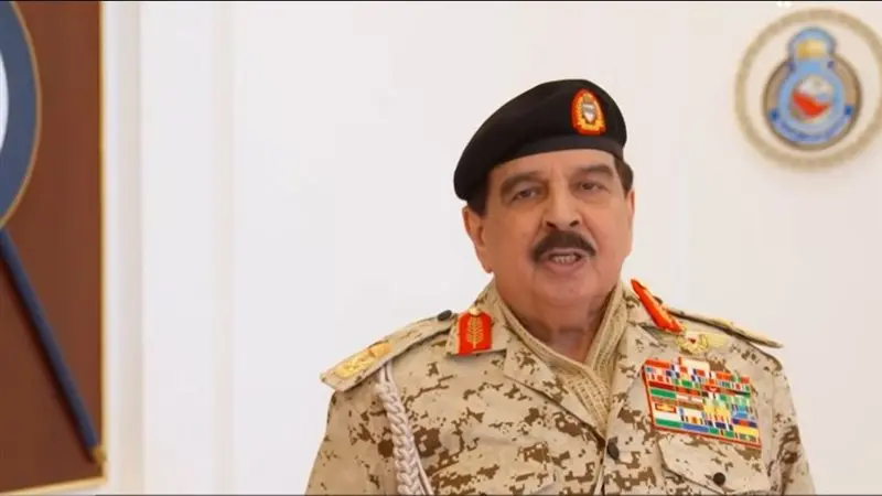 بالزي العسكري من مقر "سلاح الجو".. ملك البحرين: نحن اليوم أكثر قوة واتحاداً في مواجهة الاعتداءات
