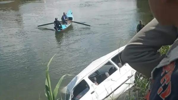 ارتفاع ضحايا حادث انقلاب ميكروباص في ترعة الإبراهيمية بالمنيا إلى 3 وفيات و4 مصابين
