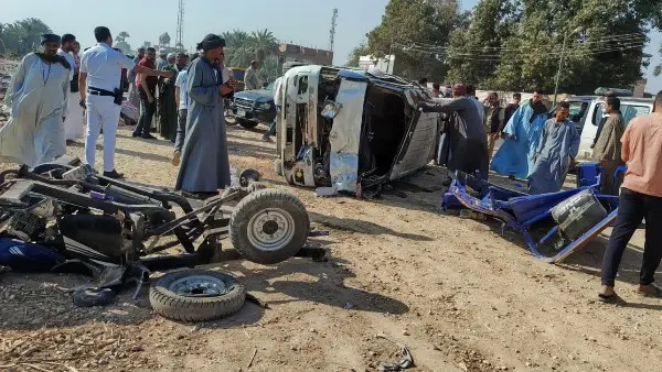 مصرع شخصين وإصابة 12 آخرين في حادث تصادم مروع بمركز منفلوط في أسيوط