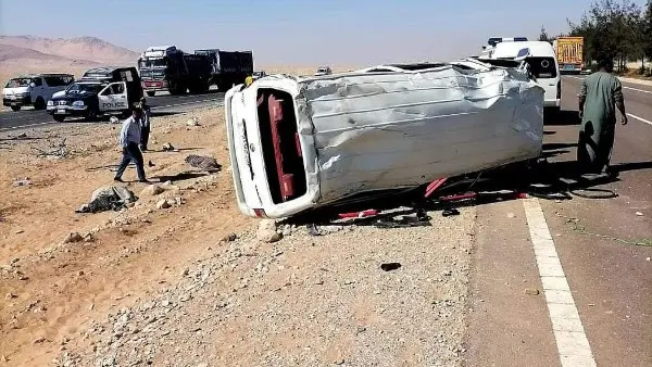 بالأسماء.. مصرع وإصابة 16 شخصًا في حادث تصادم بين سيارتين بالأقصر