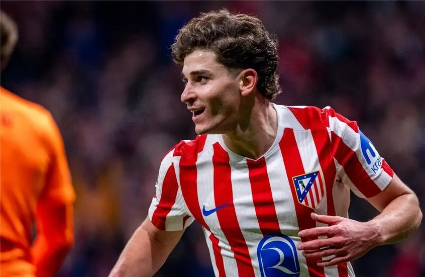 زلزال داخل أتلتيكو مدريد.. تحركات سرية لبيع ألفاريز إلى برشلونة تشعل الأزمة