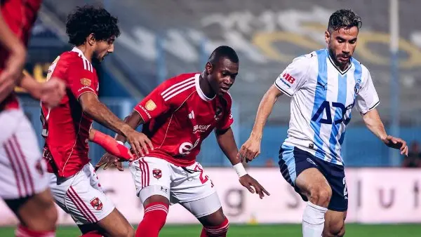بيراميدز يهزم الأهلى بثلاثية ماييلى وكريم حافظ ويلاحق الزمالك على قمة الدورى