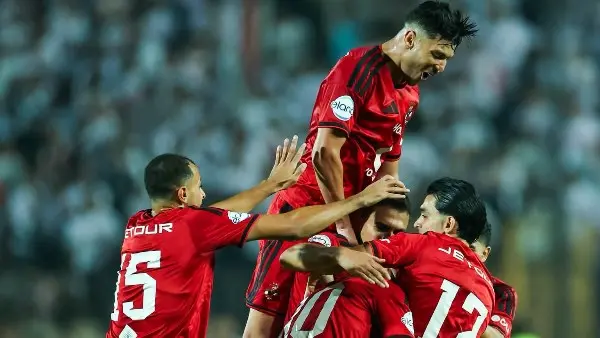 يستعد الفريق الأول لكرة القدم بالنادي الأهلي لخوض اختبار قاري هام، عندما حل ضيفًا على نظيره كيتارا الأوغندي في تمام الساعة الرابعة عصر اليوم السبت، في إطار منافسات ذهاب دور الـ32 من بطولة كأس الكونفدرالية الإفريقية. ويسعى المارد الأحمر لتحقيق نتيجة إيجابية خارج أرضه تضمن له الأفضلية وتسهل مهمته قبل خوض مباراة الإياب.