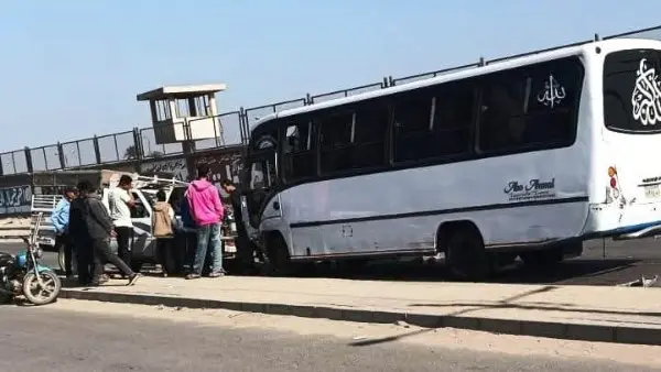 إصابة 5 أشخاص فى حادث تصادم سيارتين بالخانكة