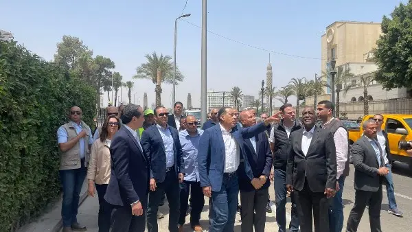 رئيس الوزراء يتفقد مشروع رفع كفاءة الواجهات الخارجية وموقع قصر التحرير
