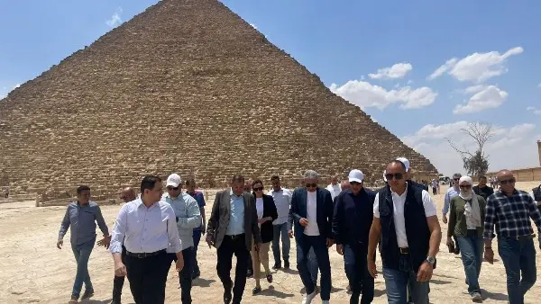 مدبولي يتفقد تنفيذ تطوير ورفع كفاءة منطقتي الأهرامات ونزلة السمان