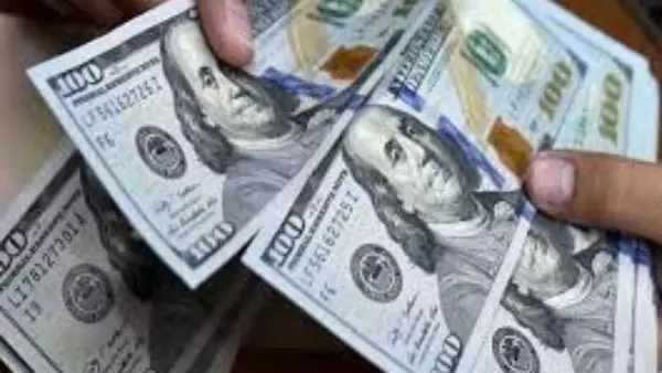 قفزة تاريخية.. سعر الدولار يتخطى حاجز الـ 52 جنيهاً في البنوك المصرية اليوم