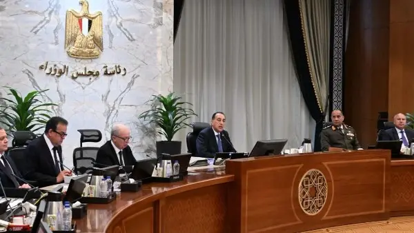بقرار حكومي.. تعديل مواعيد غلق المحلات والمطاعم رسميا