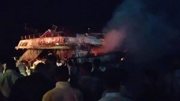 بسبب الأدخنة الكثيفة.. اختناق 4 أشخاص في حريق لانش سياحي بالغردقة
