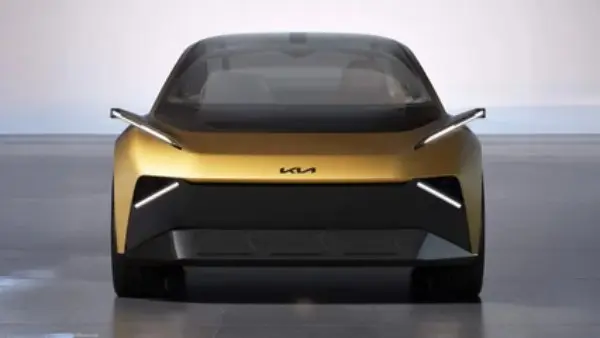 «كيا» تتأهب لملء الفراغ الكوني الذي تركته «نيسان GT-R» بطرازات خارقة