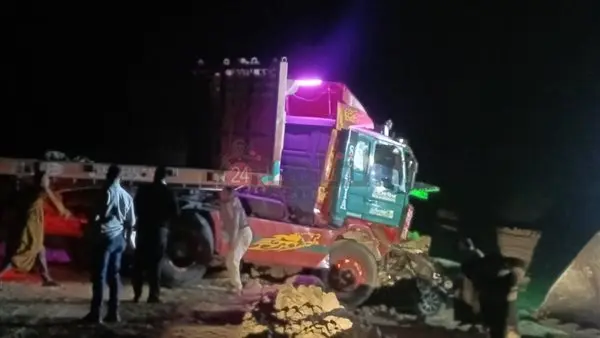 مصرع 5 وإصابة فتاة من أسرة واحدة في حادث مروع بالطريق الصحراوي الغربي بسوهاج
