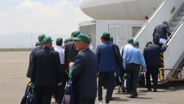 انطلاق أولى أفواج الحجاج الإيرانيين إلى الديار المقدسة تحت شعار “وحدة الأمة”