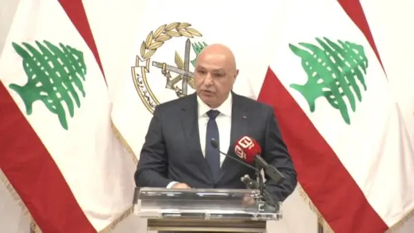 الرئيس اللبناني يطالب نظيره الفرنسي بحث إسرائيل على عدم قصف بيروت