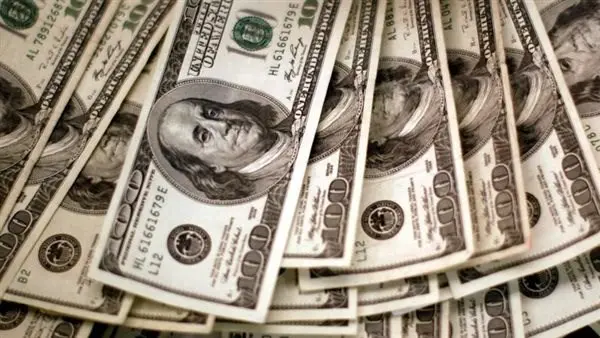 الدولار يقترب من حاجز الـ 53 جنيهاً في البنوك المصرية