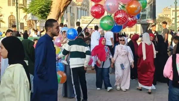 المواطنون يتوافدون على الحدائق والمتنزهات للاحتفال بأول أيام عيد الأضحى المبارك