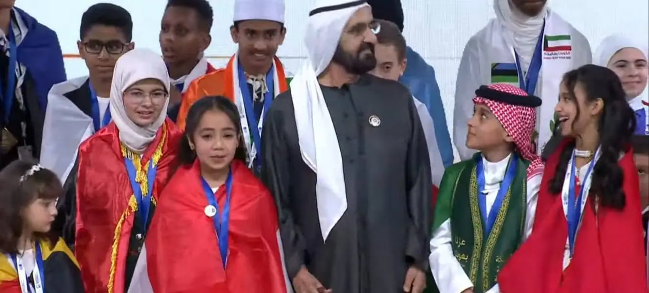حققت الطالبة ميار محمد رجب عثمان، ابنة محافظة كفر الشيخ، إنجازًا عربيًا استثنائيًا بتتويجها بالمركز الأول ولقب "بطل تحدي القراءة العربي" في دورته العاشرة على مستوى الوطن العربي. وفي بيان رسمي للإدارة المركزية للأنشطة الطلابية بوزارة التربية والتعليم والتعليم الفني، أُشيد بهذا التميز الذي يعكس قدرة الطلاب المصريين على اعتلاء منصات التتويج الثقافية، مثمنةً الدعم المؤسسي ورعاية القيادات التعليمية، إلى جانب جهود أولياء الأمور والمعلمين وموجهي المكتبات، ومعربةً عن امتنانها لدولة الإمارات العربية المتحدة ولصاحب السمو الشيخ محمد بن راشد آل مكتوم على هذه المبادرة الرائدة التي تعزز القراءة والهوية العربية.